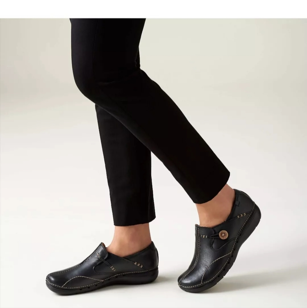 Clarks Unstructured Artisan Un.Loop navy blue leather slip-on shoes, size 9.5